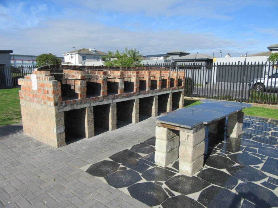 2 Bedroom Property for Sale in Parklands North Western Cape
